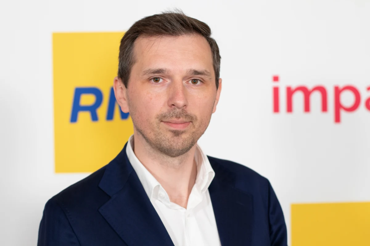 "W przypadku niektórych metod płatności - typu karta - udało nam się dojść do tego, że one są praktycznie niewidzialne. Trochę mówimy o 'uberyzacji' płatności, czyli wysiadamy z taksówki, a płatność dokonuje się sama" - mówi Andrzej Bassara z PayU. Zapowiada, że płatności internetowe będą jeszcze prostsze i jeszcze wygodniejsze. Jaka przyszłość czeka nasze cyberportfele? O tym Krzysztof Berenda rozmawiał podczas kongresu Impact’22.