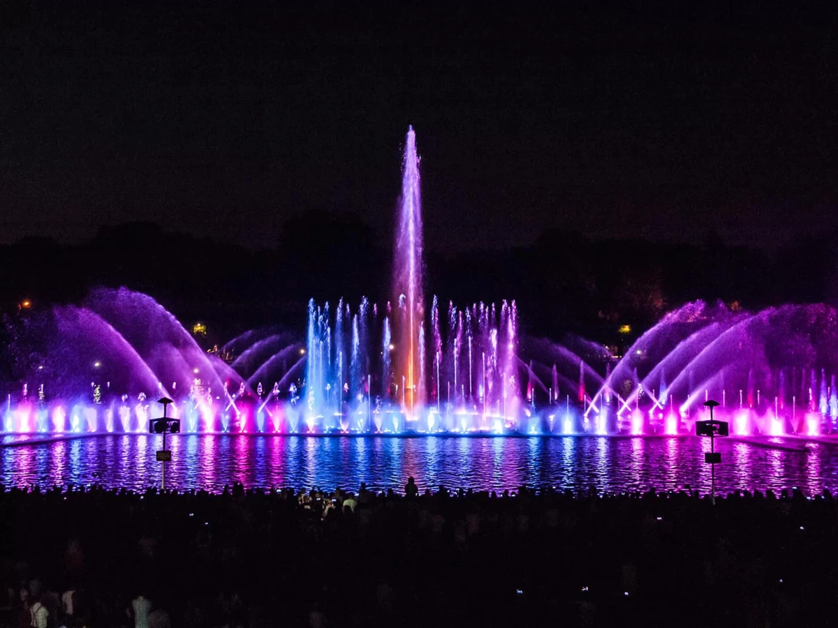 Największa w Polsce, Wrocławska Fontanna Multimedialna, wraca po zimowej przerwie. Pokazy łączące wodę, muzykę i światło można od dziś oglądać po raz pierwszy w tym sezonie. Obiekt przeszedł generalny remont i ma teraz zachwycać jeszcze bardziej.