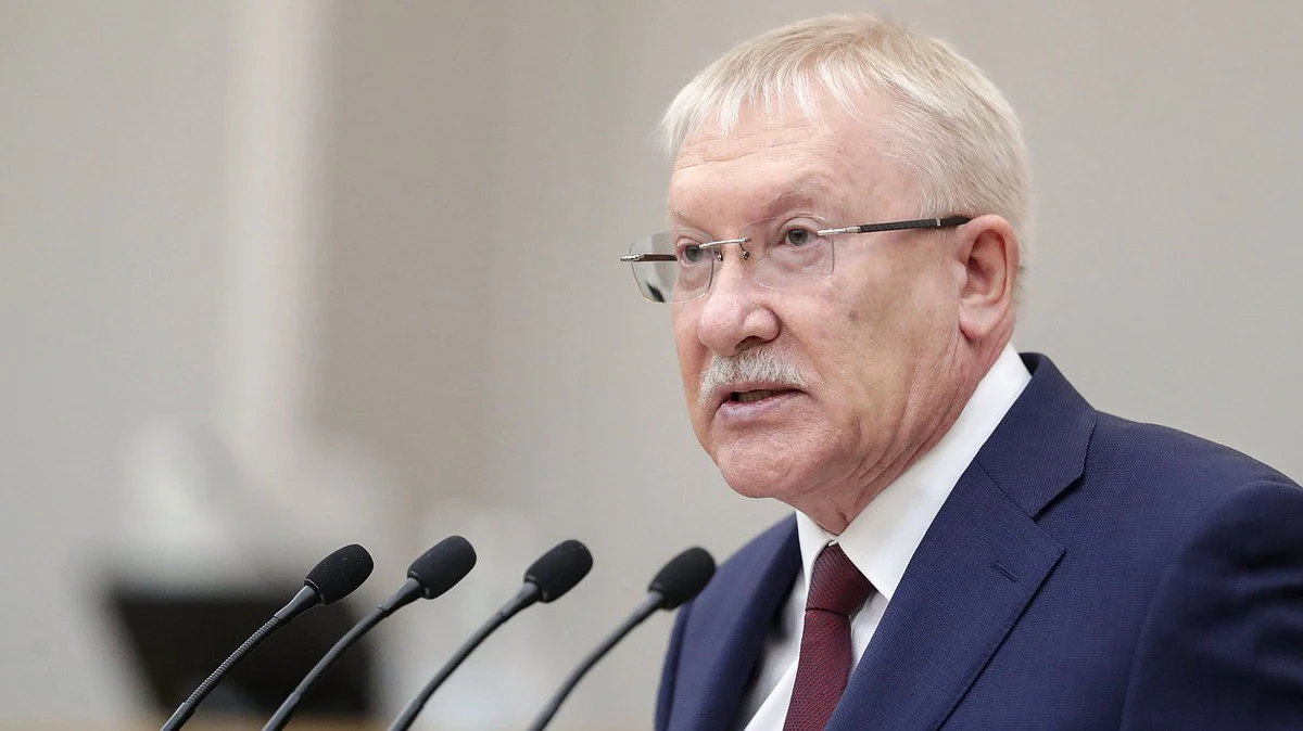 "Słowa polskich przywódców o Rosji 'jako nowotworze' i odszkodowaniach dla Ukrainy skłaniają Federację Rosyjską do 'postawienia Polski w kolejce do denazyfikacji'" – powiedział Oleg Morozow, przewodniczący Komisji Kontroli Dumy Państwowej, którego cytuje agencja RIA Novosti. Odniósł się w ten sposób m.in. do słów premiera Mateusza Morawieckiego, który na łamach "Daily Telegraph" porównał "Russkij Mir" do nowotworu.