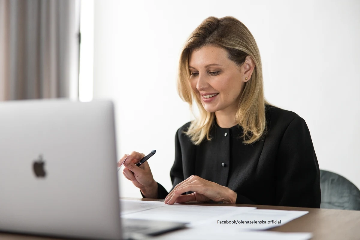 Ołena Zełenska podziękowała Polakom za pomoc, jakiej udzielają uchodźcom z Ukrainy. „Z takimi przyjaciółmi na pewno zwyciężymy!" – zaznaczyła we wpisie w mediach społecznościowych ukraińska pierwsza dama.