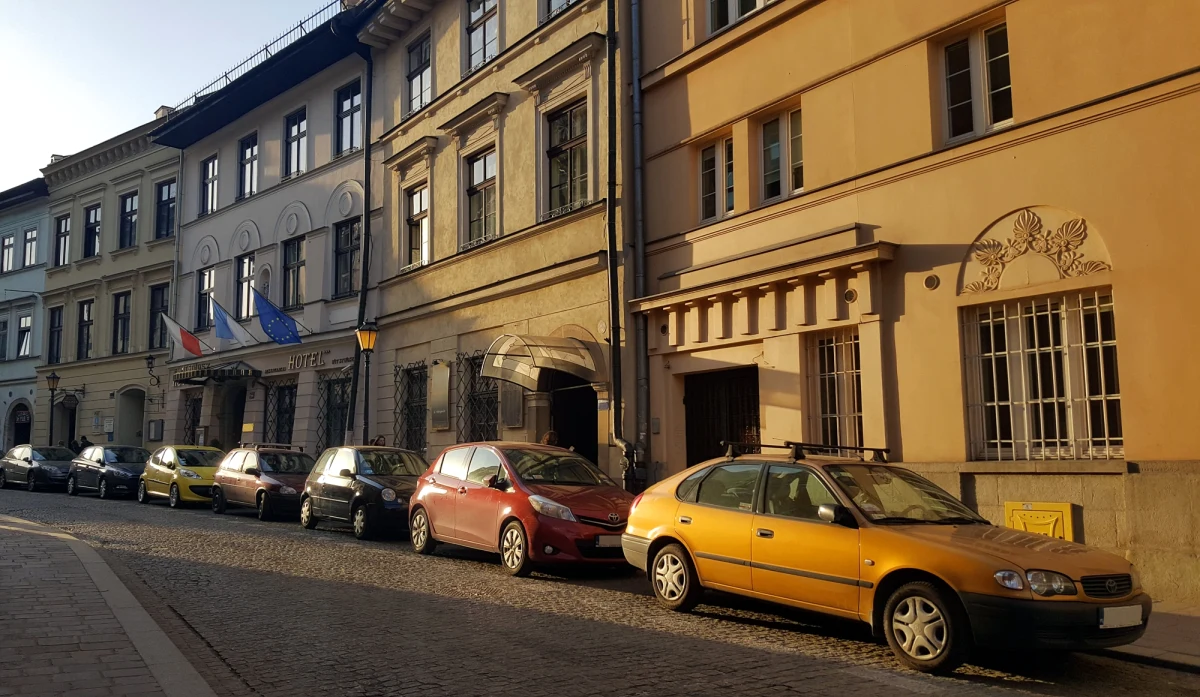 Czy w Krakowie opłaty w Strefie Płatnego Parkowania pojawią się także w niedziele? Taki pomysł ma część radnych miasta Krakowa. Uwagi zgłaszają prede wszystkim mieszkańcy centrum miasta. 