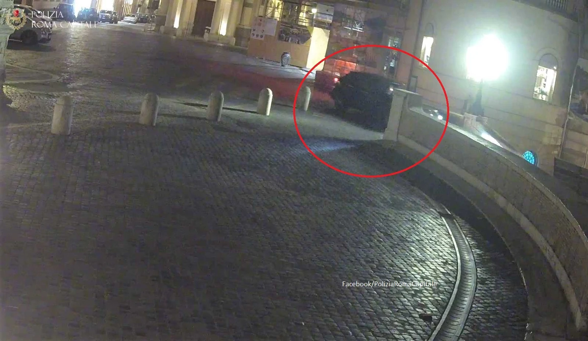 Tę przejażdżkę po Rzymie 37-letni Saudyjczyk najprawdopodobniej zapięta do końca życia. Mężczyzna po wjechaniu maserati na znajdujące się w Rzymie Schody Hiszpańskie został bowiem oskarżony o poważne zniszczenia obiektu dziedzictwa kulturowego. Mało brakowało, a mężczyzna uciekłby od odpowiedzialności. 