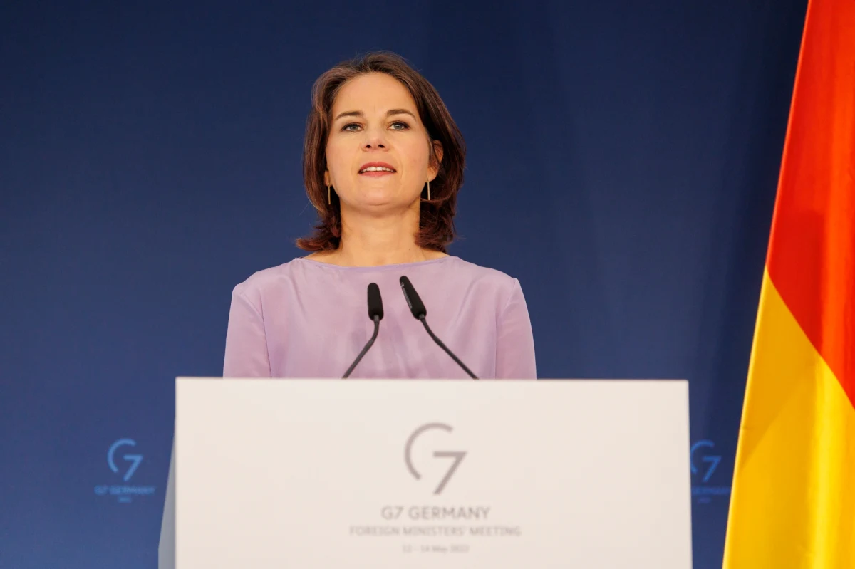 "Nigdy nie uznamy zmian granic, które Rosja chce wymusić siłą militarną" - oświadczyła szefowa niemieckiego MSZ Annalena Baerbock dziś na zakończenie konsultacji ministrów spraw zagranicznych państw G7 w Weissenhaus w Szlezwiku-Holsztynie. Oskarżyła Rosję o prowadzenie "wojny zbożowej".