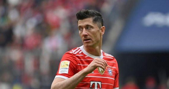 Agent Roberta Lewandowskiego Pini Zahavi oraz Barcelona osiągnęli porozumienie w sprawie transferu 33-letniego piłkarza Bayernu Monachium do katalońskiego klubu w tym roku - poinformował niemiecki kanał telewizyjny Sport1.