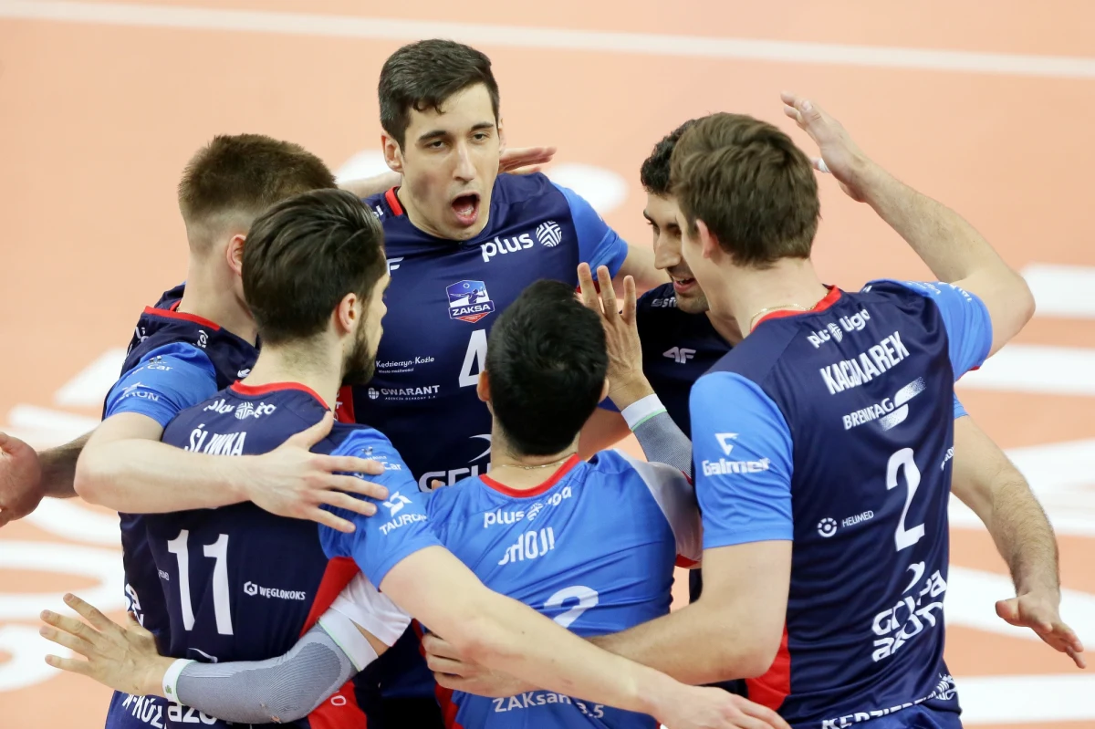 Siatkarze Grupy Azoty ZAKSA Kędzierzyn-Koźle zostali po raz dziewiąty w historii mistrzami Polski. Dziś pokonali na wyjeździe Jastrzębski Węgiel 3:0 i wygrali finałową rywalizację do trzech zwycięstw 3-1. Ostatni raz taki sukces siatkarze z Kędzierzyna-Koźla świętowali w sezonie 2018/2019.