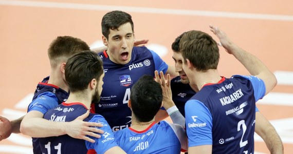 Siatkarze Grupy Azoty ZAKSA Kędzierzyn-Koźle zostali po raz dziewiąty w historii mistrzami Polski. Dziś pokonali na wyjeździe Jastrzębski Węgiel 3:0 i wygrali finałową rywalizację do trzech zwycięstw 3-1. Ostatni raz taki sukces siatkarze z Kędzierzyna-Koźla świętowali w sezonie 2018/2019.