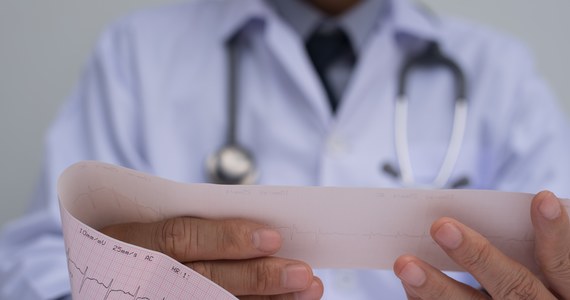 Niemal połowa ankietowanych Polaków korzystała w ostatnim roku z prywatnej służby zdrowia z powodu ograniczonej dostępności do lekarzy czy badań diagnostycznych. Zdaniem większości Polaków, dostępność do leczenia jest w Polsce taka sama, jak przed pandemią. 42,3 proc. osób uważa, że jest gorzej – tak wynika z sondażu przeprowadzonego przez United Surveys dla RMF FM i „Dziennika Gazety Prawnej”.