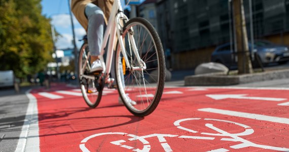 150 km nowych tras rowerowych, w tym realizacja 4 tras głównych i budowa 6 połączeń z gminami ościennymi - to plan wrocławskiego magistratu na poprawę infrastruktury rowerowej. Inwestycje mają być zrealizowane do 2030 roku.
