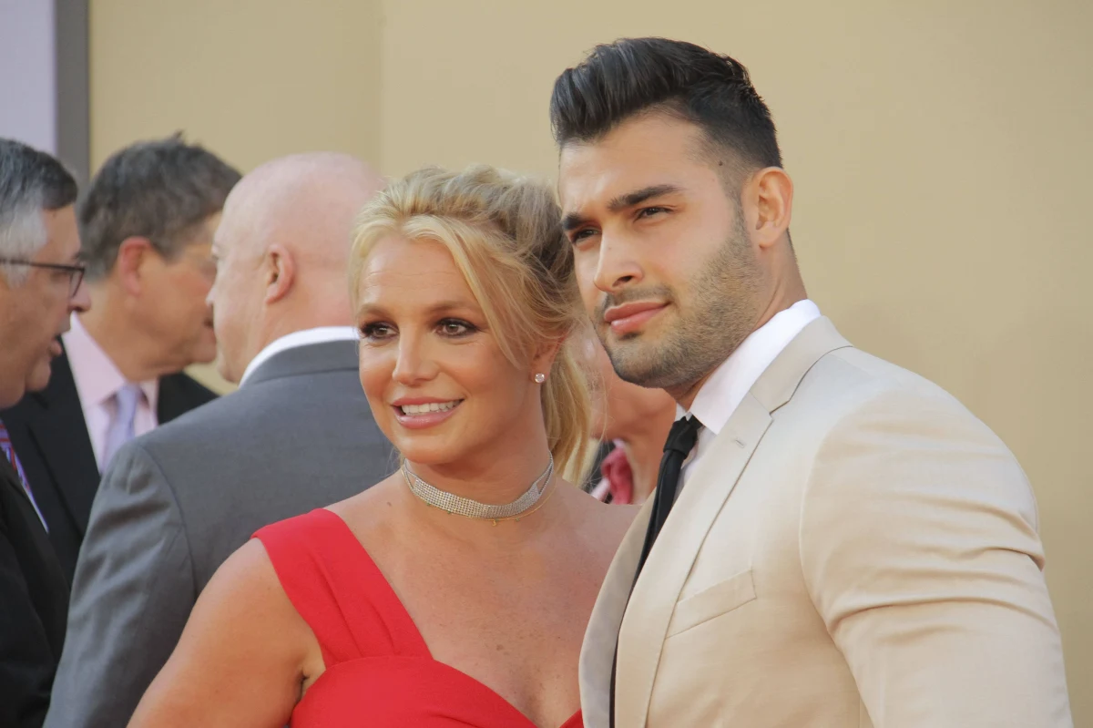 Britney Spears i jej partner Sam Asghari wydali oświadczenie, w którym informują, że amerykańska piosenkarka poroniła. Zaznaczyli jednak, że dalej będą się starali o potomstwo.