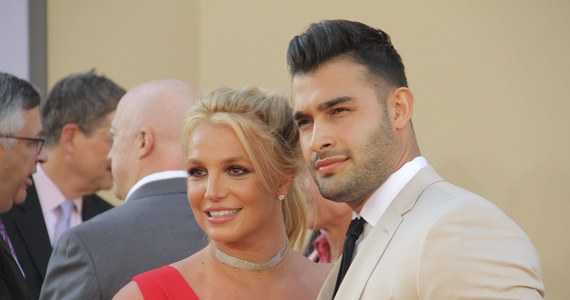 Britney Spears i jej partner Sam Asghari wydali oświadczenie, w którym informują, że amerykańska piosenkarka poroniła. Zaznaczyli jednak, że dalej będą się starali o potomstwo.