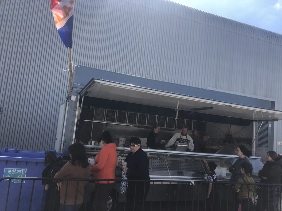 Zmniejsza się liczba uchodźców w największym przeznaczonym dla nich centrum noclegowym w Polsce, w halach targowych w podwarszawskim Nadarzynie. Obecnie są tam ponad trzy tysiące osób. Miesiąc temu było ich dwa razy więcej.