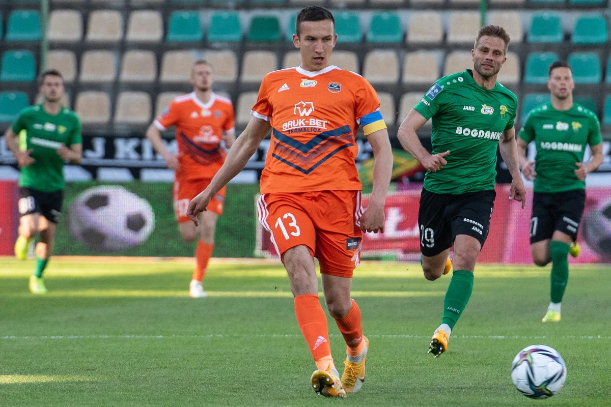 Piłkarze Górnika Łęczna oraz Bruk-Betu Termaliki Nieciecza stracili szansę na utrzymanie w ekstraklasie. O ich spadku przesądził niedzielny remis Stali Mielec u siebie ze Śląskiem Wrocław 1:1.