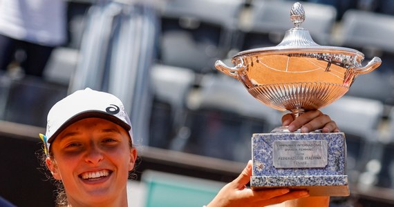 Liderka rankingu Iga Świątek w świetnym stylu sięgnęła po piąty tytuł z rzędu. Polka w finale turnieju WTA w Rzymie pokonała Tunezyjkę Ons Jabeur 2:0 (6:2, 6:2). Świątek odniosła 28. zwycięstwo z rzędu.