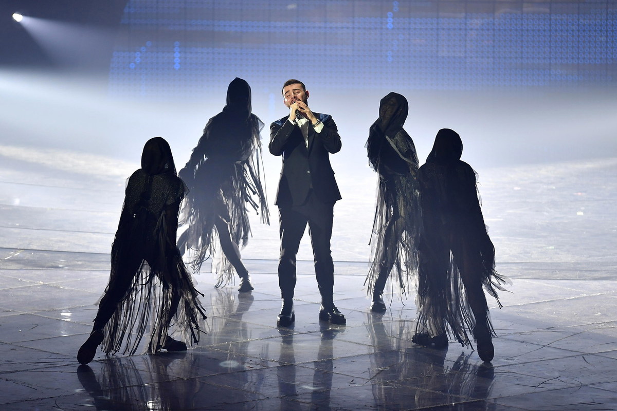 Ukraińskie jury podczas finału Eurowizji nie przyznało punktów reprezentantowi Polski. Decyzję mocno skrytykowali widzowie z Ukrainy, którzy najwięcej głosów oddali właśnie na Krystiana Ochmana. Do sprawy odniósł się szef jury Wadim Lisica. Przeprosił on Polaków za to, że Ochman nie otrzymał punktów od ukraińskich jurorów i wyjaśnił, że działali oni zgodnie z regulaminem.