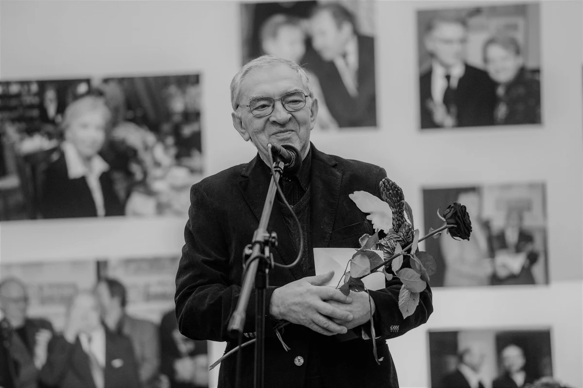 Nie żyje Jerzy Trela - wybitny aktor teatralny, filmowy i telewizyjny, profesor PWST w Krakowie. Współtworzył krakowski Teatr Stu. Miał 80 lat. Osoby, które go wspominają, mówią, że był bardzo ciepłym, lojalnym i życzliwym człowiekiem.