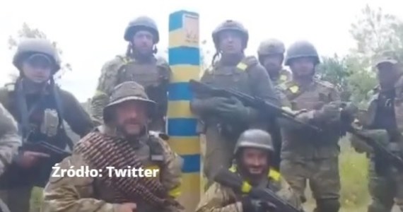 Na północ od Charkowa siły ukraińskie wyparły Rosjan aż do granicy. Resort obrony w Kijowie opublikował nagranie żołnierzy ukraińskich przy słupie granicznym. 