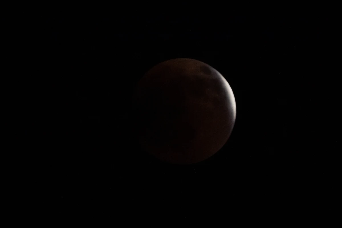 To było pierwsze całkowite zaćmienie Księżyca w tym roku. Zjawisko mogli podziwiać m.in. mieszkańcy Ameryki Południowej. W Polsce zaćmienie Księżyca było widoczne jako częściowe.