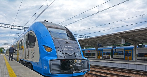 Pasażerowie więcej zapłacą za przejazdy pociągami Kolei Śląskich. Są też nowe oferty. Wszystkie zmiany obowiązują od dzisiaj ( 16 maja).

