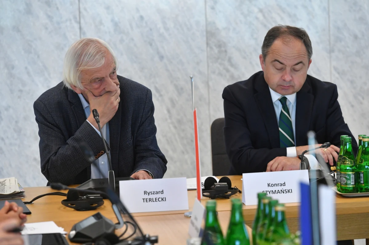 Polska dopełniła wszystkiego, jeśli chodzi o możliwe najszybsze domknięcie negocjacji z Komisją Europejską ws. Krajowego Planu Odbudowy, jesteśmy bardzo blisko przejścia do normalnego trybu implementowania KPO - powiedział w poniedziałek minister do spraw UE Konrad Szymański.