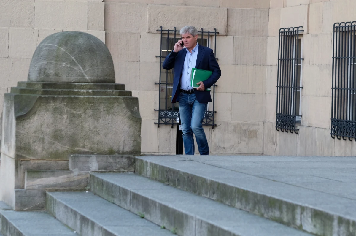 "Dostrzegam pewną opieszałość  w wyjaśnianiu zdarzeń, do których doszło w kopalniach Pniówek i Zofiówka" - powiedział RMF FM przewodniczący związku zawodowego Sierpień'80, Bogusław Ziętek. W poniedziałek miało się odbyć spotkanie zespołu ekspertów do spraw obu katastrof, kierowanego przez wiceministra aktywów państwowych, Piotra Pyzika. Posiedzenie jednak odwołano.