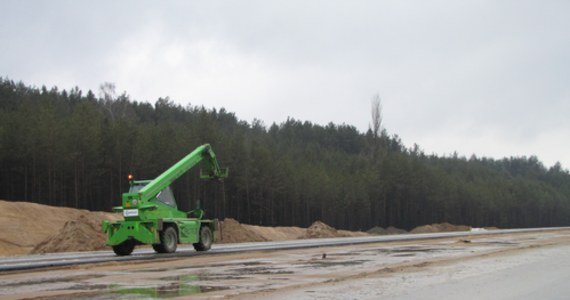 Uwaga kierowcy! Od dzisiaj (17 maja) ruszają roboty na autostradzie A2 w Łódzkiem. Zmotoryzowani muszą liczyć się z utrudnieniami głównie na węźle Stryków.