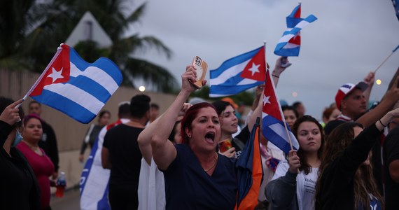Departament Stanu USA poinformował o zamiarze złagodzenia całej serii restrykcji wobec Kuby pochodzących z okresu administracji Donalda Trumpa i z lat wcześniejszych, dotyczących m. in. komunikacji lotniczej, przekazów pieniężnych i procedur imigracyjnych.