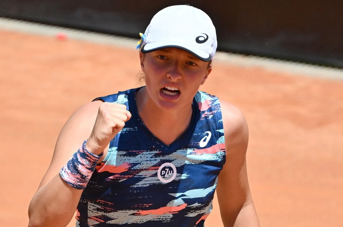 Iga Świątek, po triumfie w prestiżowej imprezie WTA w Rzymie i serii pięciu wygranych turniejów, ma zdecydowanie najlepsze notowania u bukmacherów przed rozpoczynającym się w niedzielę wielkoszlemowym turniejem Rolanda Garrosa w Paryżu.