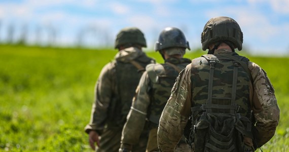 Historia Mykoły Kuliczenki przypomina filmowy scenariusz. Ukrainiec został postrzelony przez Rosjan i wrzucony do dołu razem ze swoimi dwoma zabitymi braćmi. Mężczyźnie udało się wydostać z grobu. „To muszą usłyszeć wszyscy. Nie tylko w Ukrainie, ale na całym świecie, ponieważ do takich sytuacji wciąż dochodzi, moja historia jest jedną z miliarda podobnych” – twierdzi mężczyzna. 