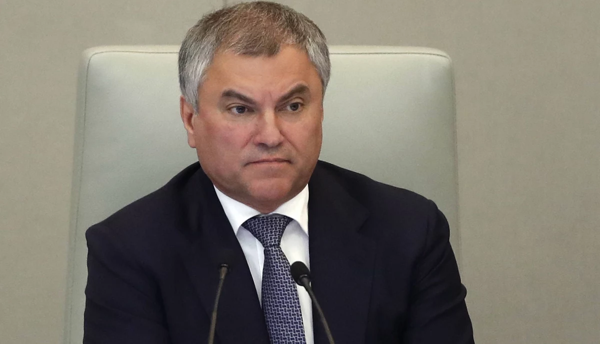 ​Przewodniczący rosyjskiej Dumy Państwowej Wiaczesław Wołodin powiedział, że Rosja musi zrobić wszystko, aby postawić "nazistowskich zbrodniarzy" przed sądem. Podkreślił, że nie mogą być wymieniani na rosyjskich jeńców. Chodzi głównie o bojowników pułku Azow, którzy poddali się w Mariupolu. Z kolei rosyjska prokuratura chce uznania Azowa za organizację terrorystyczną.