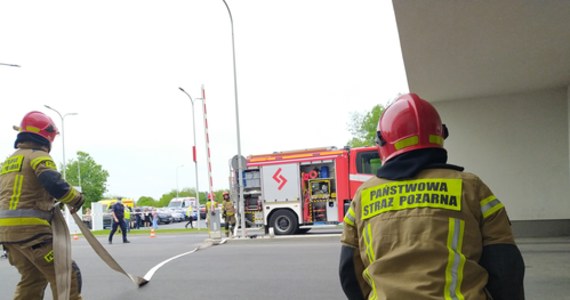 Jedna osoba poszkodowana, kilkadziesiąt ewakuowanych i dwie niezidentyfikowane paczki - tak wyglądał scenariusz ćwiczeń w największym szpitalu w Polsce - Szpitalu Uniwersyteckim. Na miejscu była Straż Pożarna, Policja i sanepid.

