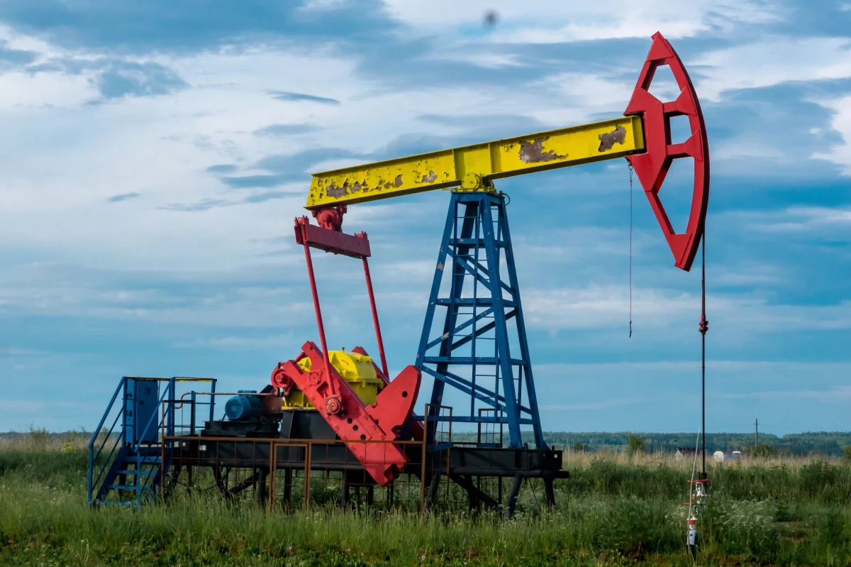 ​Przedstawiciele Departamentu Skarbu USA na spotkaniu ministrów finansów państw G7 zaproponują, by kraje UE wprowadziły cła na rosyjską ropę, jako szybszą i łatwiejszą do zaakceptowania alternatywę dla embarga na surowiec - informuje agencja Reutera.