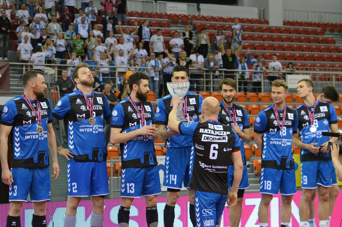 Siatkarze MKS-u Będzin mogą niebawem powrócić w szeregi siatkarskiej ekstraklasy. Drugi zespół zakończonego niedawno sezonu 1. ligi zmierzy się w barażu z PSG Stalą Nysa. 