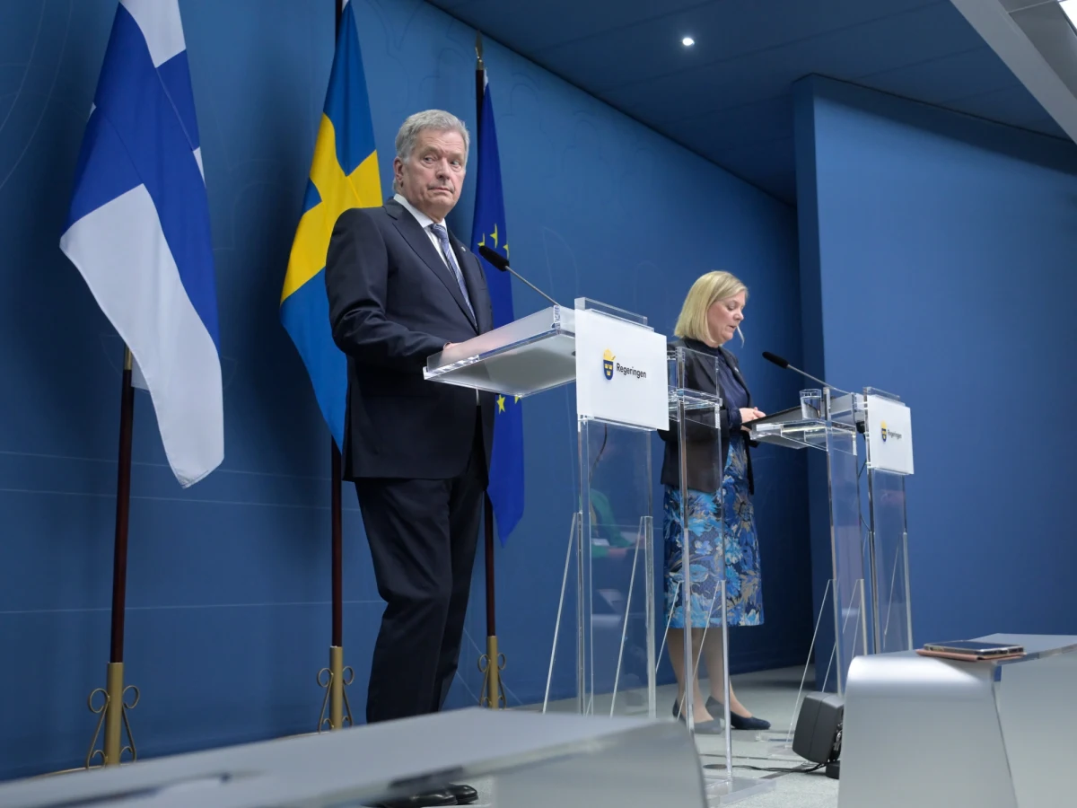 Szwecja i Finlandia złożą w środę rano wspólnie wniosek o wstąpienie do NATO. Poinformowali o tym na wspólnej konferencji prasowej w Sztokholmie premier Szwecji Magdalena Andersson oraz prezydent Finlandii Sauli Niinisto. "Cieszę się, że poszliśmy tą samą drogą i możemy to zrobić razem" – powiedziała Andersson.