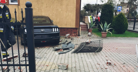 Sąd Rejonowy w Szczytnie w Warmińsko-Mazurskiem skazał na 4,5 roku więzienia 31-letniego Adama D. Mężczyzna w kwietniu 2020 roku w trakcie szaleńczej jazdy ulicami Szczytna na jednym z zakrętów, przy próbie wyprzedzenia auta, wpadł w poślizg i uderzył w kobietę prowadzącą wózek z bliźniakami. Jeden z chłopców zmarł.