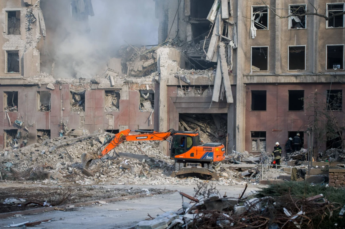 ​Wicepremier Federacji Rosyjskiej Marat Chasnulin powiedział, że jego kraj naprawi mosty i drogi w obwodzie chersońskim, który jest obecnie kontrolowany przez armię. Podkreślił, że Moskwa "rozkręci" gospodarkę regionu, by zajął on "godne miejsce w rosyjskiej rodzinie".