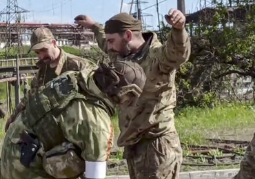 Media: Żołnierze z Azowstalu wywiezieni do okupowanej przez Rosję Ołeniwki 