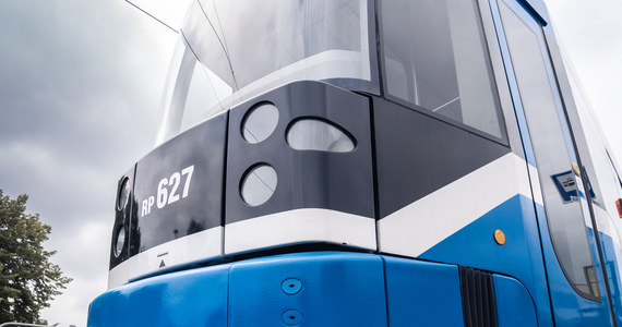W najbliższy weekend pasażerów Miejskiego Przedsiębiorstwa Komunikacyjnego w Krakowie czeka kilka zmian. W sobotę rozpocznie się trzeci etap remontu ulicy Prądnickiej, prace w rejonie przystanku "Jubilat", a także ruszy autobusowa linia zastępcza nr 703 do Krowodrzy Górki.