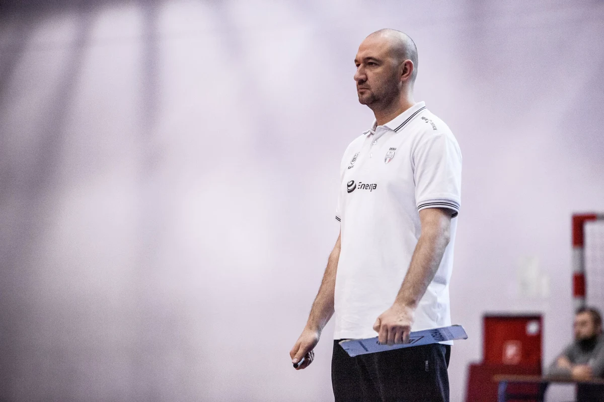 Marcin Widera został nowym trenerem dziesiątej drużyny ekstraklasy siatkarek Energi MKS Kalisz - poinformował klub z Wielkopolski. Szkoleniowiec zastąpił Adama Czekaja, który z końcem sezonu 2021/22 przestał pełnić swoje obowiązki.