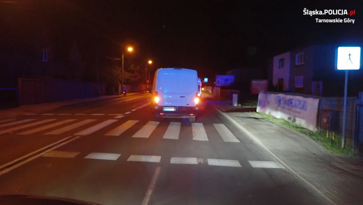 13 lat miała piesza potrącona przez samochód na przejściu w Tarnowskich Górach. Do wypadku doszło we wtorek wieczorem. Jego okoliczności wyjaśnia policja. Jak się okazało, nastolatka była pijana. 
