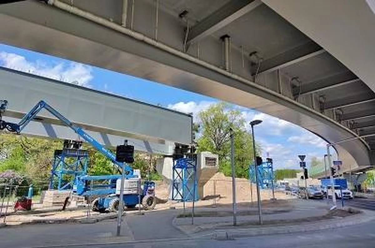 W czwartek, 19 maja wieczorem zamknięty zostanie przejazd ulicą Żołnierską (dołem) od strony Rembertowa, na odcinku od najazdu na istniejącą estakadę do skrzyżowania z ul. Marsa. Przez cztery dni kierowcy będą kierowani na objazd.