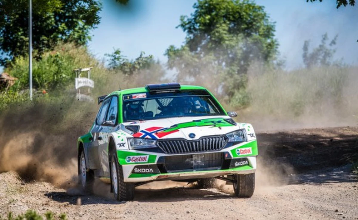 Rajdowe Mistrzostwa Europy to najstarszy rajdowy cykl na świecie. Międzynarodowa Federacja Samochodowa (FIA) organizuje go od 1953 roku, a na liście triumfatorów tych rozgrywek są nazwiska trzech polskich kierowców: Sobiesława Zasady (1966, 1967, 1971) Krzysztofa Hołowczyca (1997) oraz Kajetana Kajetanowicza (2015, 2016, 2017). Tegoroczne Rajdowe Mistrzostwa Europy (FIA ERC) przynoszą sporo nowości. Trzon kalendarza pozostał bez zmian, ale w 2022 roku, dzięki nowemu promotorowi cyklu, kibice mogą oglądać rundy mistrzostw na żywo, korzystając z usługi WRC+. Zawodnicy z kolei zyskują szanse walki o dodatkowe punkty do klasyfikacji mistrzostw, dzięki wprowadzeniu Power Stage’a.