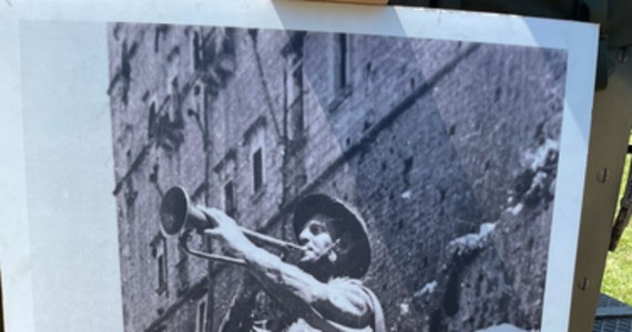 78 lat temu skończyła się bitwa o Monte Cassino. Wyjątkowo zacięta i krwawa. Ze wzgórza klasztornego, na którym zawisła polska flaga, odegrano hejnał mariacki, żeby podkreślić, że to Polacy zdobyli wzgórze. Tak jest również w Lublinie od siedmiu lat, gdy przy ulicy Bohaterów Monte Cassino stanął pomnik upamiętniający męstwo uczestników tej bitwy.