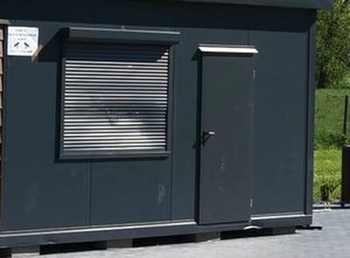 ​Krasnostawscy policjanci zatrzymali wandala, który niszczył infrastrukturę miejscowego kompleksu sportowo-rekreacyjnego. 20-latek tłumaczył, że tego dnia rzuciła go dziewczyna i musiał jakoś odreagować.