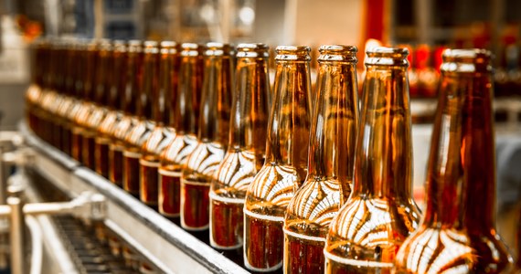 Niemieccy browarnicy alarmują, że w tym roku może im zabraknąć butelek do piwa. Wszystko jest spowodowane rosnącymi kosztami produkcji i brakiem kierowców.