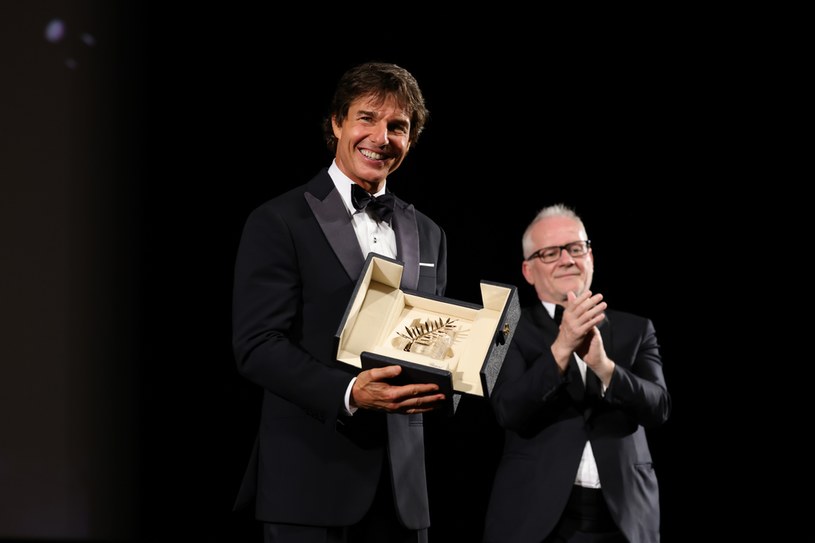 Tom Cruise otrzymał w środę Złotą Palmę za całokształt twórczości na festiwalu filmowym w Cannes. Aktor, który promuje swój najnowszy film "Top Gun Maverick", pojawił się na francuskiej imprezie po raz pierwszy od 30 lat.  