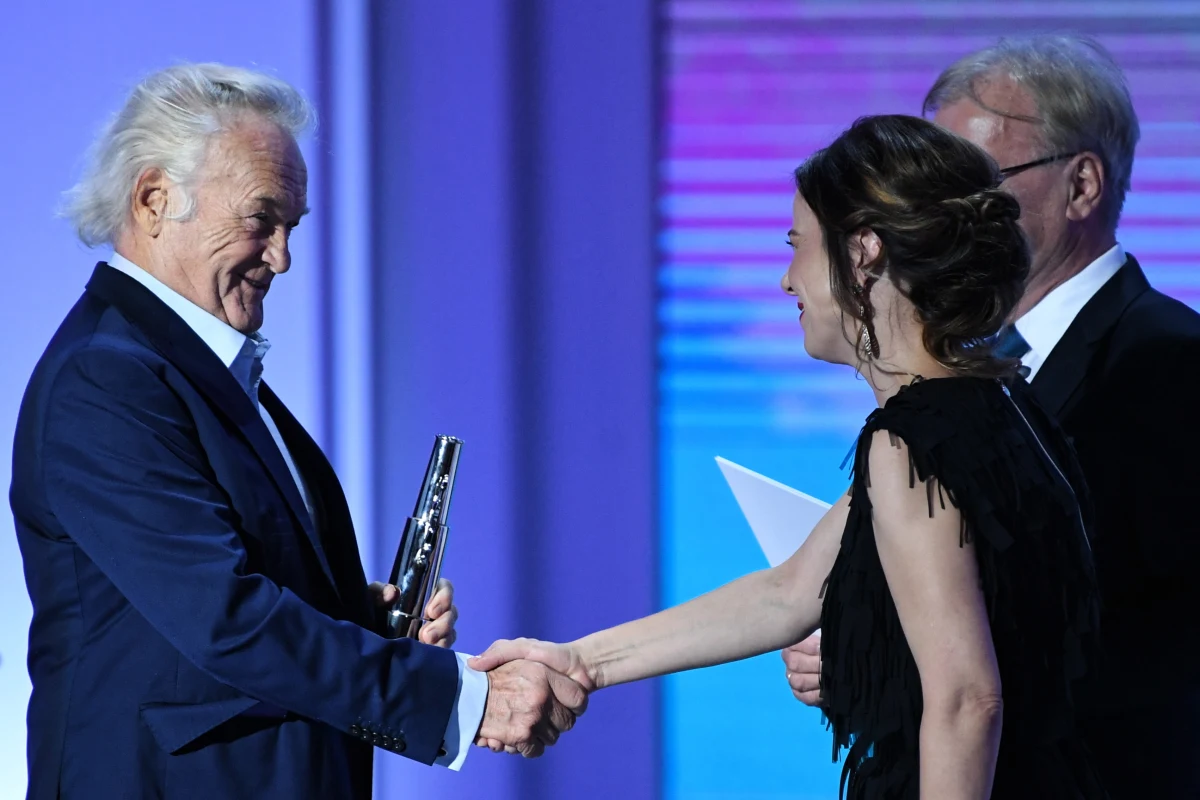 Wieczorem na festiwalu filmowym w Cannes światowa premiera filmu "IO"  w reżyserii Jerzego Skolimowskiego. Na czerwonym dywanie pojawią się grający w tym filmie Isabelle Huppert, Sandra Drzymalska i Mateusz Kościukiewicz. Skolimowski kilka razy pokazywał w przeszłości swoje filmy na canneńskim festiwalu. Za scenariusz do obrazu "Fucha" w 1982 roku dostał Złotą Palmę. 