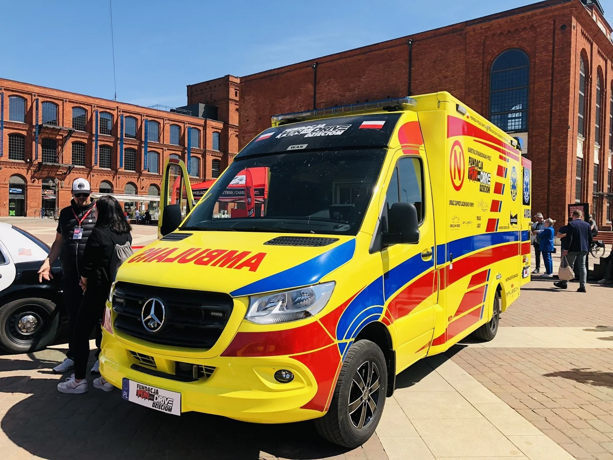 Pierwsza w Polsce ultranowoczesna, neonatologiczna karetka kontenerowa będzie jeździła w Łódzkiem. Jej załoga to pediatrzy i pielęgniarki ze szpitala Instytutu Centrum Zdrowia Matki Polki oraz ratownicy łódzkiego pogotowia. 