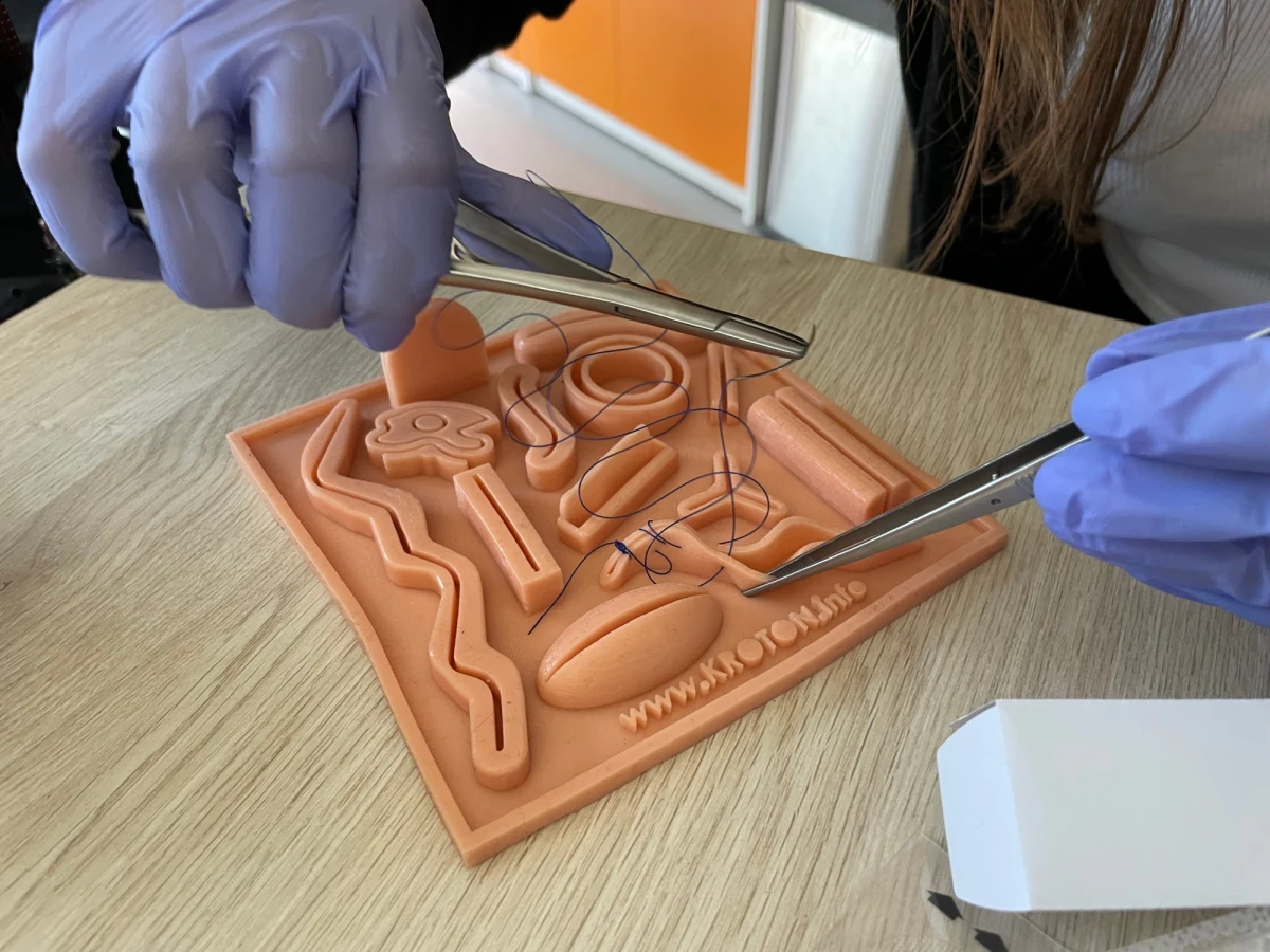 ​Chcesz być lekarzem, dentystą, albo zajmować się inną profesją medyczną? Lubelski Uniwersytet Medyczny organizuje dni otwarte. W Centrum Symulacji Medycznych można się nauczyć między innymi wypełniania ubytków w zębach, zakładania gipsu, czy szycia chirurgicznego.