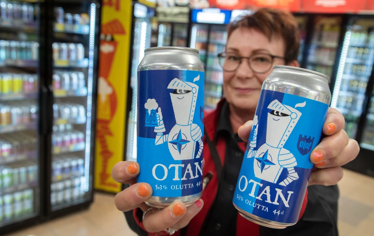 Fiński browar Olaf uwarzył specjalne piwo z okazji złożenia przez Finlandię wniosku o akcesję do NATO. Trunek został wyprodukowany w mieście Savonlinna, znajdującym się ok. 65 km od granicy z Rosją.