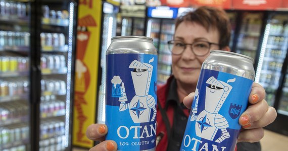 Fiński browar Olaf uwarzył specjalne piwo z okazji złożenia przez Finlandię wniosku o akcesję do NATO. Trunek został wyprodukowany w mieście Savonlinna, znajdującym się ok. 65 km od granicy z Rosją.